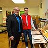Vor allem am Humboldt-Gymnasium gibt es Kritik an der Neuausrichtung des Mensa-Essens. Schulleiter Thomas Armbruster (rechts) sagte ...