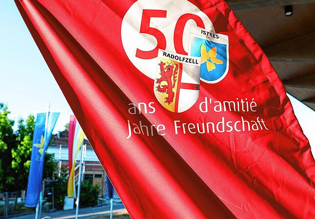 Bild 1: Festakt 50 Jahre Städtepartnerschaft in der Markolfhalle