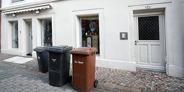 Neugasse 18 im September. Das Geschäft trägt noch denselben Namen, nur kein „Sale“-Schild mehr.