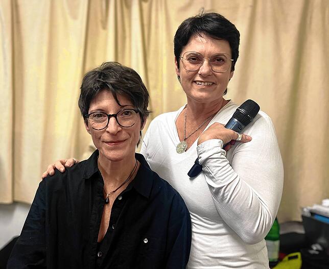 Am Mikrofon: Ellen Willmann und Heike Baumeister. Für sie ist Musik ein Ausdruck der Emotionen.