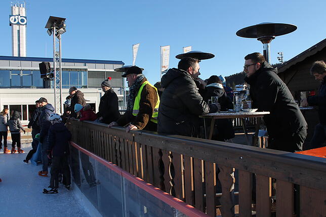 Bild 34: Reger Betrieb auf der Blumberger Eisbahn: Hier sind die schönsten Bilder unseres Fotografen!