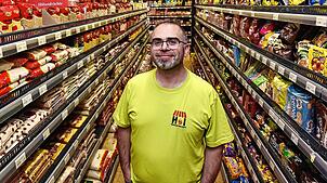 25 Jahre H+I Supermarkt an der Hüfinger Weitengasse: Aydin Ipekli ist stolz darauf, dass er hier einen Supermarkt etablieren konnte, der ...