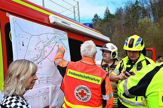 Bild 4: Feueralarm im Bürgerwaldtunnel: Spektakuläre Unfall-Übung bei Waldshut-Tiengen