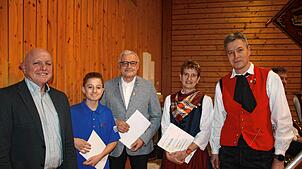 Thomas Bruschinsky (von links), Blasmusikverband Hegau-Bodensee, ehrte Mylo Baumann, Thomas Hertrich und Regina Mantel. Der Vorsitzende, ...