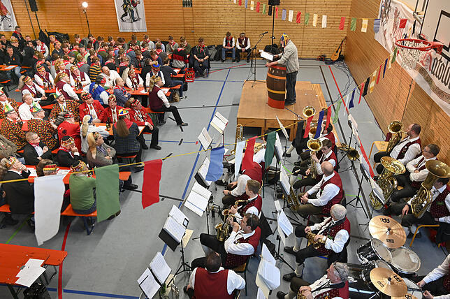 Gut besuchter Männerfrühschoppen in der Sporthalle der Teggingerschule in Radolfzell.