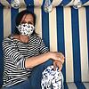 Sandra Kuppinger hat eine Änderungsschneiderei in Gaienhofen und näht jetzt schicke Atemschutzmasken. Dies macht sie auch für den guten ...
