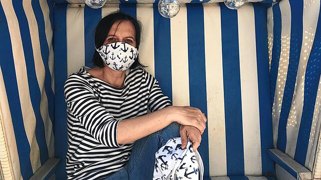 Sandra Kuppinger hat eine Änderungsschneiderei in Gaienhofen und näht jetzt schicke Atemschutzmasken. Dies macht sie auch für den guten ...