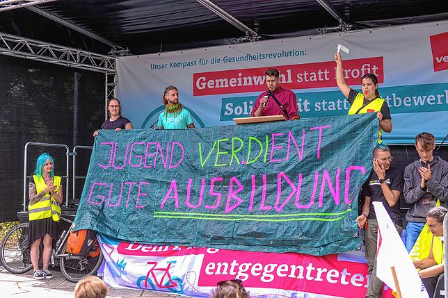 Bild 30: 600 Pflegekräfte demonstrieren vor der Gesundheitsministerkonferenz 2/2