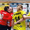 Jubel in Gelb, Blau und Rot: Der SV Allensbach ist seit acht Spielen unbesiegt.