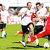 Im DFB-Pokalspiel gegen den Bundesligisten Fortuna Düsseldorf zeigte Tobias Weißhaar (Mitte) eine hervorragende Leistung, obwohl er in ...