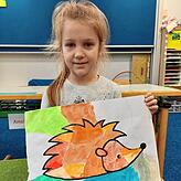 Die sechsjährige Asya aus der Ukraine lernt in einer ersten Klasse an der Sonnenhaldeschule.