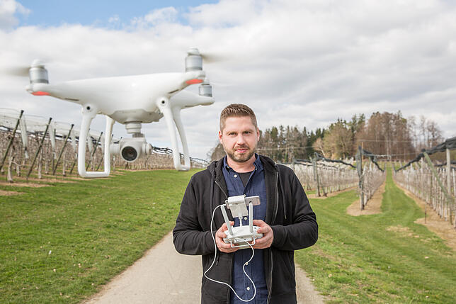 Fotograf Stefan Trautmann mit seiner "DJI Phantom 4 Pro".