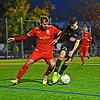 Ergi Alihoxha (FC Villingen, rechts) behauptet im Zweikampf den Ball, aber am Ende muss der FC Villingen beim Freiburger FC mit einem ...