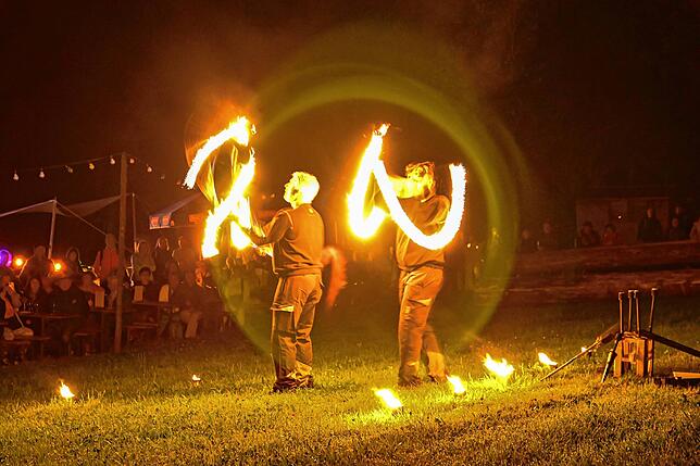 Bild 17: Röthenlochfest: Faszinierende Leuchtfiguren und gute Stimmung