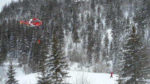 Bild : Mann am Feldberg von Lawine verschüttet und schwer verletzt