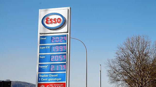 Fast 2,03 Euro kostet ein Liter Diesel am Freitag morgen, 4. März um 10.30 Uhr, an der Bad Säckinger Esso Tankstelle.