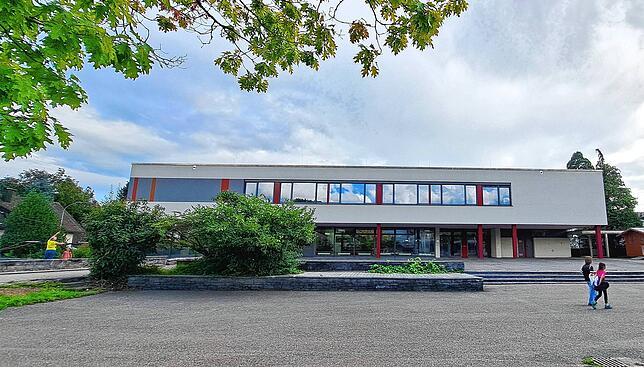 Das Hauptgebäude der Realschule Wehr auf der Zelg: Ab Schuljahr 2025/26 kann die Schule ihren gegenüberliegenden zweiten Schulkomplex ...