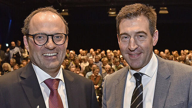 Bürgermeister Severin Graf und OB Erik Pauly an 15. Januar 2019: Damals wurde Graf durch ein Losverfahren zum Nachfolger von Bernhard ...
