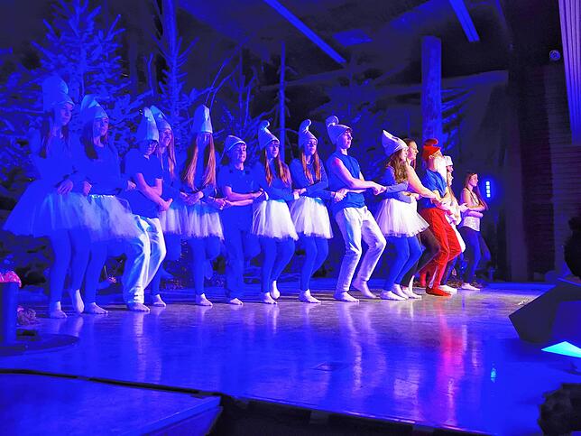 Schlumpfhausen liegt bei Güttingen – die Schimmelreiter-Jugend mit ihrem Showtanz