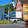 Das Motiv vom September 2019 zeigt den Teil eines Riesenstaus in Markdorf. Verkehr wurde wegen Bauarbeiten auf der B&nbsp;31 durch die ...