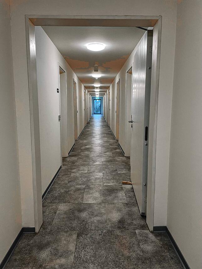 Bis März sollen alle Apartments vermietet sein. Übrigens: Geheizt wird der Wohnkomplex mit Pellets.