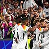 Deutsche Jubeltraube: Mit einem 5:1-Sieg gegen Schottland erwischt die deutsche Nationalmannschaft einen starken Start in die Heim-EM.