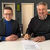 Die Tinte ist trocken: Vor Kurzem haben Bürgermeister Benjamin Mors (links) und Stefan Dittrich, Regionalvorstand der Johanniter, den ...