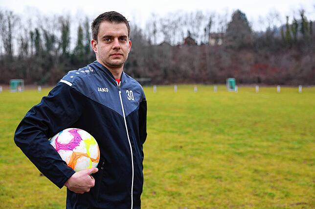 Zimmermann auf dem Platz in Güttingen, die erste Mannschaft des Vereins spielt in der Kreisliga A um den Aufstieg in die Bezirksliga mit.