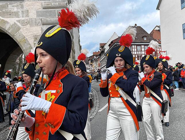 Bild 7: Tolle Stimmung beim Sonntagsumzug der Überlinger Narrenzunft &ndash; Teil 1