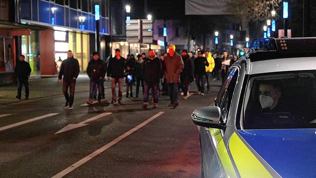 Mehr als 2000 Menschen sind am vergangenen Montag durch Singens Innenstadt gelaufen, um gegen die Corona-Maßnahmen zu protestieren.