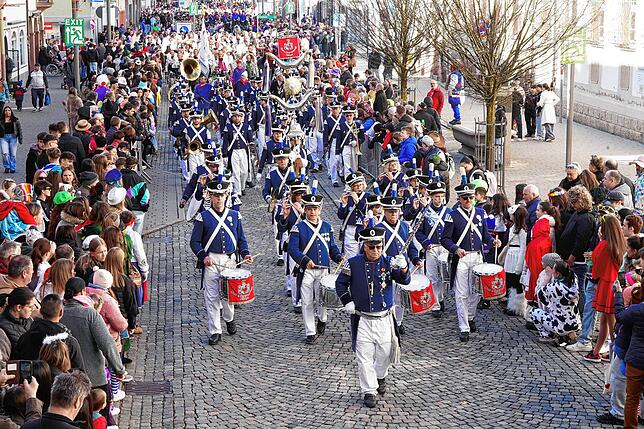 Bild 11: Warum der Fasnet-Umzug in Villingen jedes Jahr Groß und Klein fasziniert – Entdecke die Highlights!