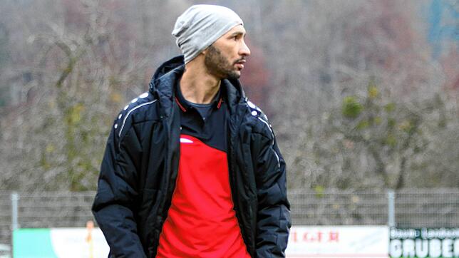 Bahadir Livgökmen, Trainer des SV Deggenhausertal, musste mit ansehen, wie seine Mannschaft drei dicke Chancen auf den Siegtreffer ...