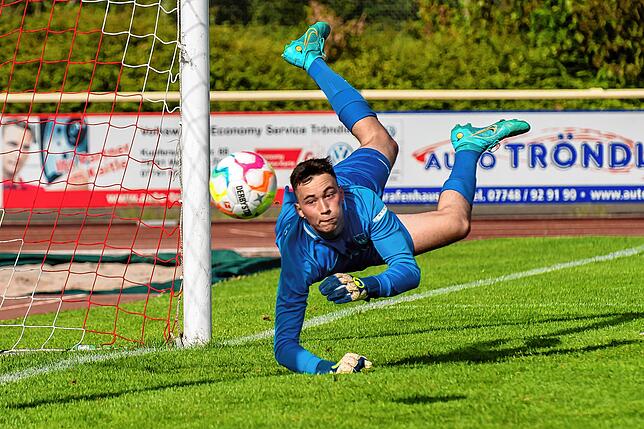 Feuertaufe: A-Junior Daniel Janke feierte bei der knappen 2:3-Niederlage im SBFV-Vereinspokal gegen den FC Auggen seine Premiere im ...