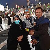 Khododad Ataiy mit seiner Frau und seinem zweieinhalb Jahre alten Sohn im iranischen Maschhad, auf dem Weg nach Teheran.