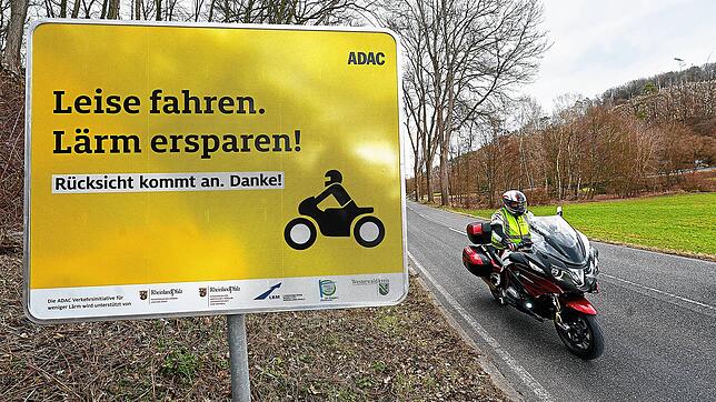 Schilder wie diese sollen auch in der Raumschaft Triberg Motorradfahrer sensibilisieren, an einer Lärmminderung mitzuwirken.