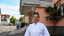 Niculina Paulet ist Köchin und neue Pächterin im Rössle in Arlen. Sie hat die Speisekarte erweitert und bietet rumänische, deutsche und ...