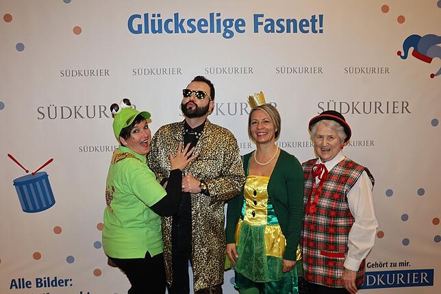 Bild 13: An der SÜDKURIER-Fotowand: Das sind die Gäste der Fernsehfasnacht (Teil 1)