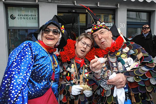 Bild 4: Fasnacht 2025 in Konstanz: Diese Bilder zeigen das bunte Narrentreiben auf der Marktstätte!