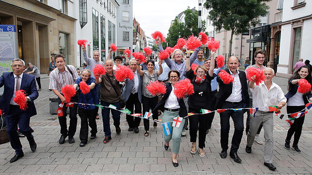 Das Singener Stadtfest hat viele Unterstützer. Ein Teil von ihnen nimmt gestern schon mal Anlauf für die dreitägige Großveranstaltung ...