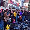 Schon am Donnerstag, 30. Januar, demonstrierten etwa 500 Menschen vor den Abgeordnetenbüros von Andreas Jung (CDU) und Ann-Veruschka ...