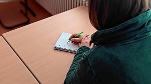 Die betroffene Lehrerin. Sie möchte anonym bleiben, um den Ruf ihrer Schule zu schützen.