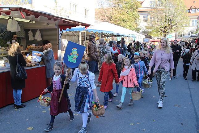 Eine Tradition, die in Bräunlingen gepflegt wird: der Ernteaufzug der Grundschulkinder am Kilbigmontag.