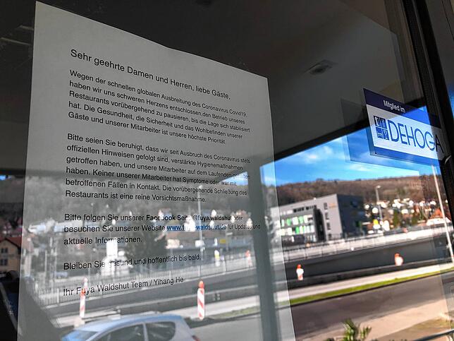 Das Restaurant Fuya in der Waldshuter Eisenbahnstraße informiert seine Gäste mit einem Aushang, dass es bis auf Weiteres geschlossen hat.