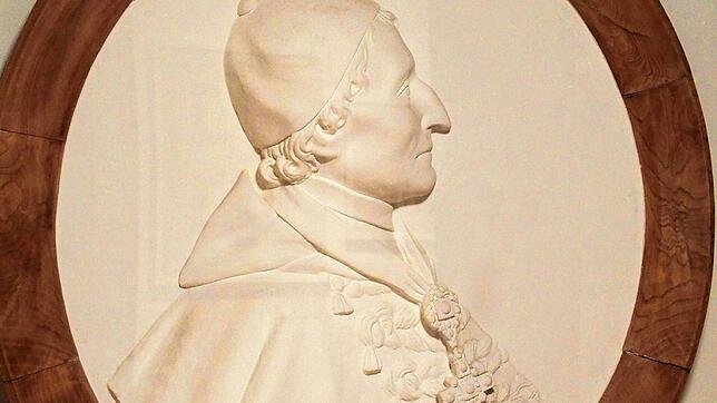 Das Alabasterrelief des Fürstabts Martin Gerbert im Rathaus. Bild: Thomas Mutter