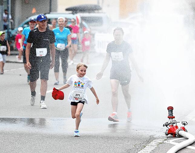 Bild 10: Stadtlauf durch die Donaueschinger Innenstadt kommt gut an