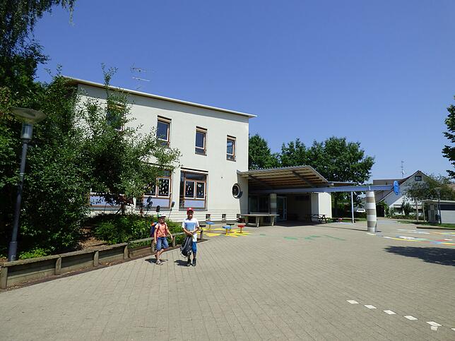 Die Grundschule Leimbach musste vergrößert werden – modulare Ausweichräume waren die Lösung.