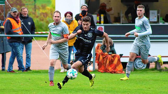 Sollte die Bezirksliga-Saison tatsächlich mit einer Playoff-Runde beendet werden, würden Matthias Schuhmacher (links) vom SV Rietheim ...