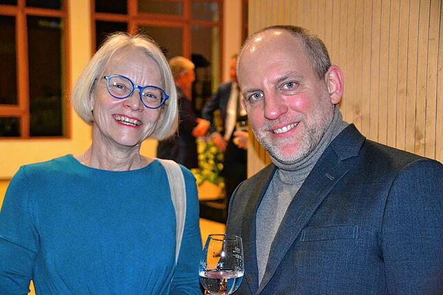 Pfarrerin Sigrid Süss-Egervari im Gespräch mit Hagnaus ehemaligem Bürgermeister Simon Blümcke.
