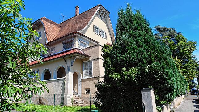 Die Villa Nissenbaum in der Neuhauser Straße liegt auch im August 2024 noch im Dornröschenschlaf. Nach etlichen Jahren des Leerstands ...