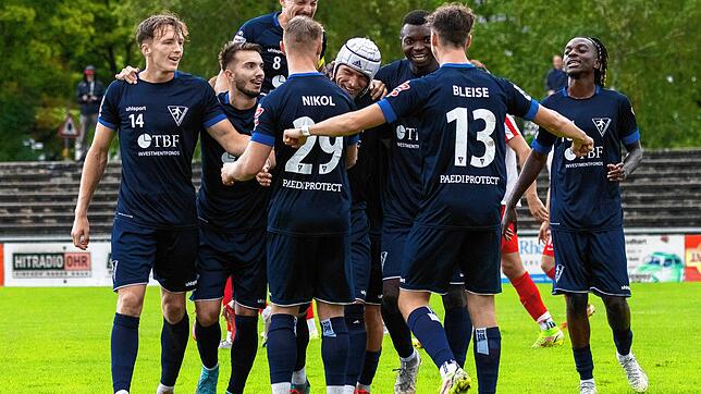 Großer Jubel beim 1. FC Rielasingen-Arlen, der beim Offenburger FV mit 4:3 das bessere Ende für sich hatte.